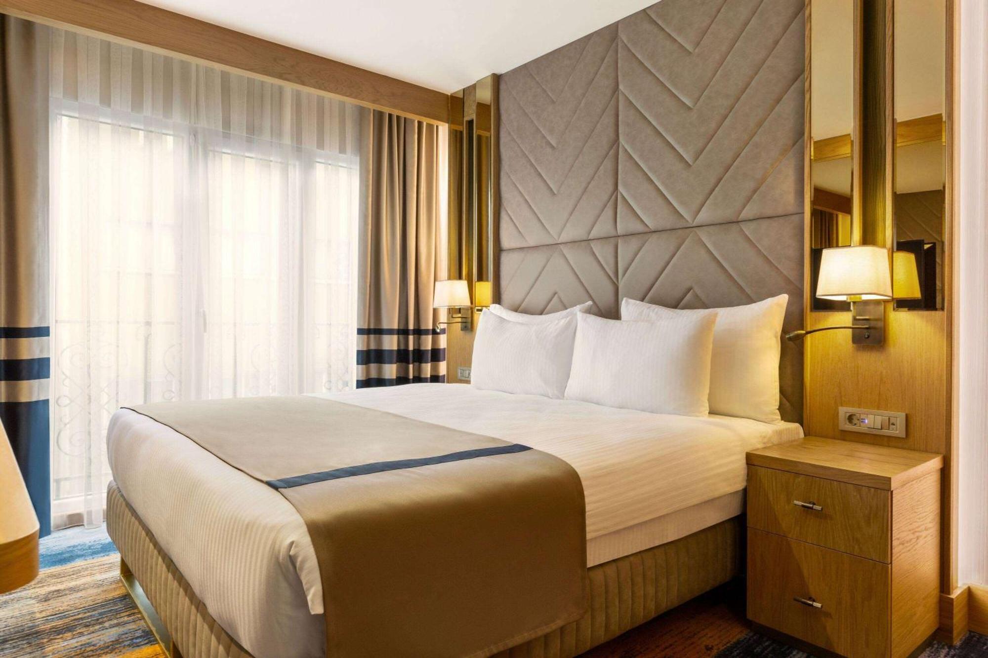Days Inn By Wyndham Istanbul Bomonti Zewnętrze zdjęcie