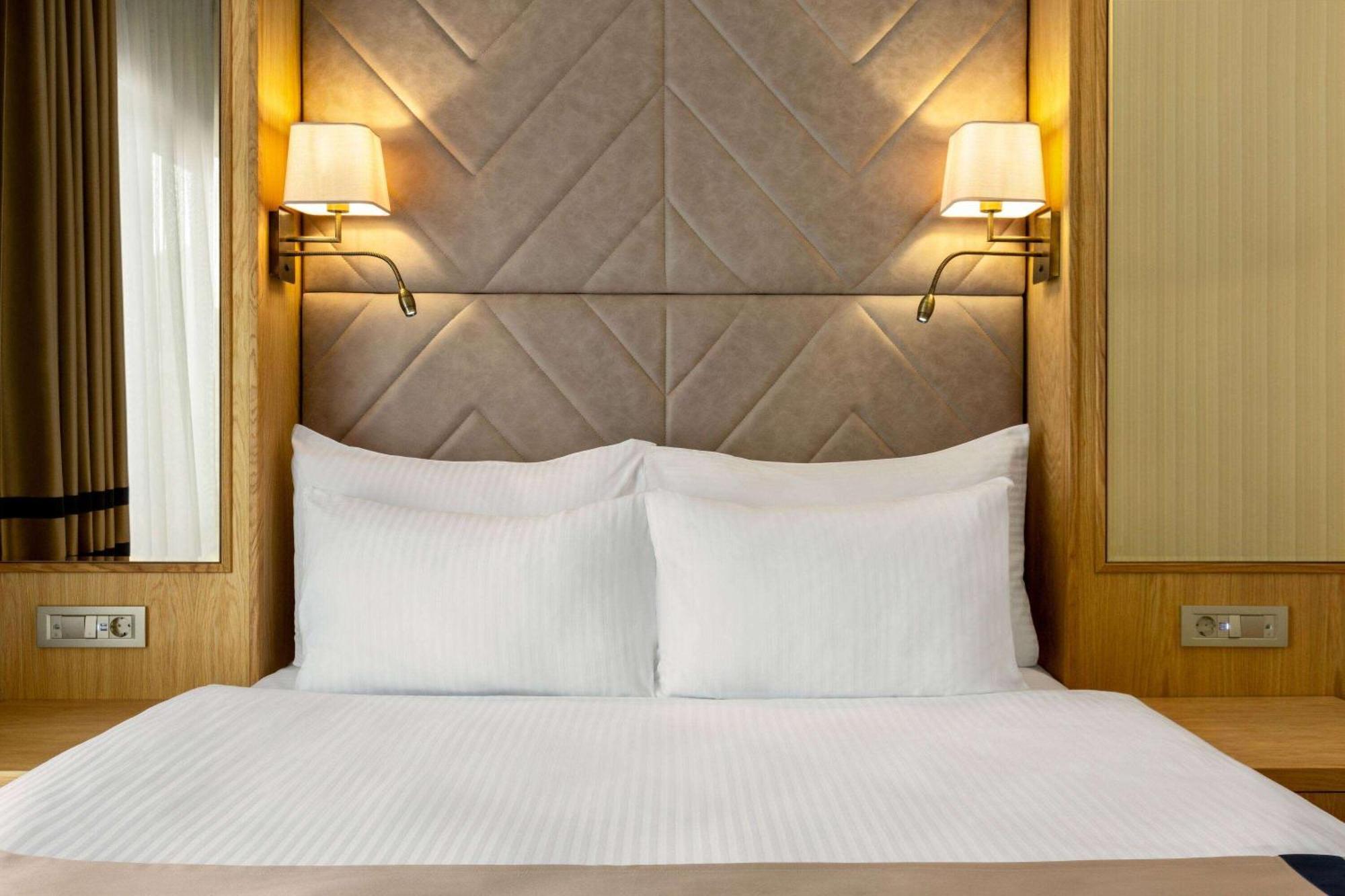 Days Inn By Wyndham Istanbul Bomonti Zewnętrze zdjęcie