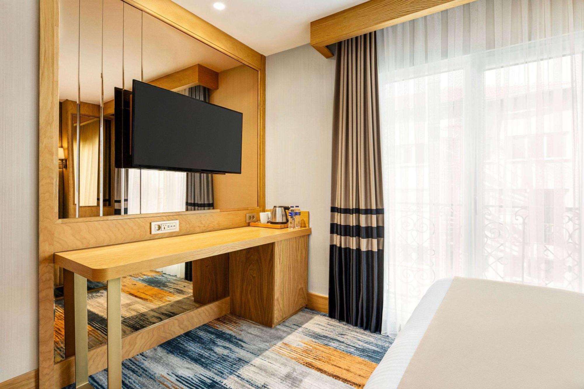 Days Inn By Wyndham Istanbul Bomonti Zewnętrze zdjęcie