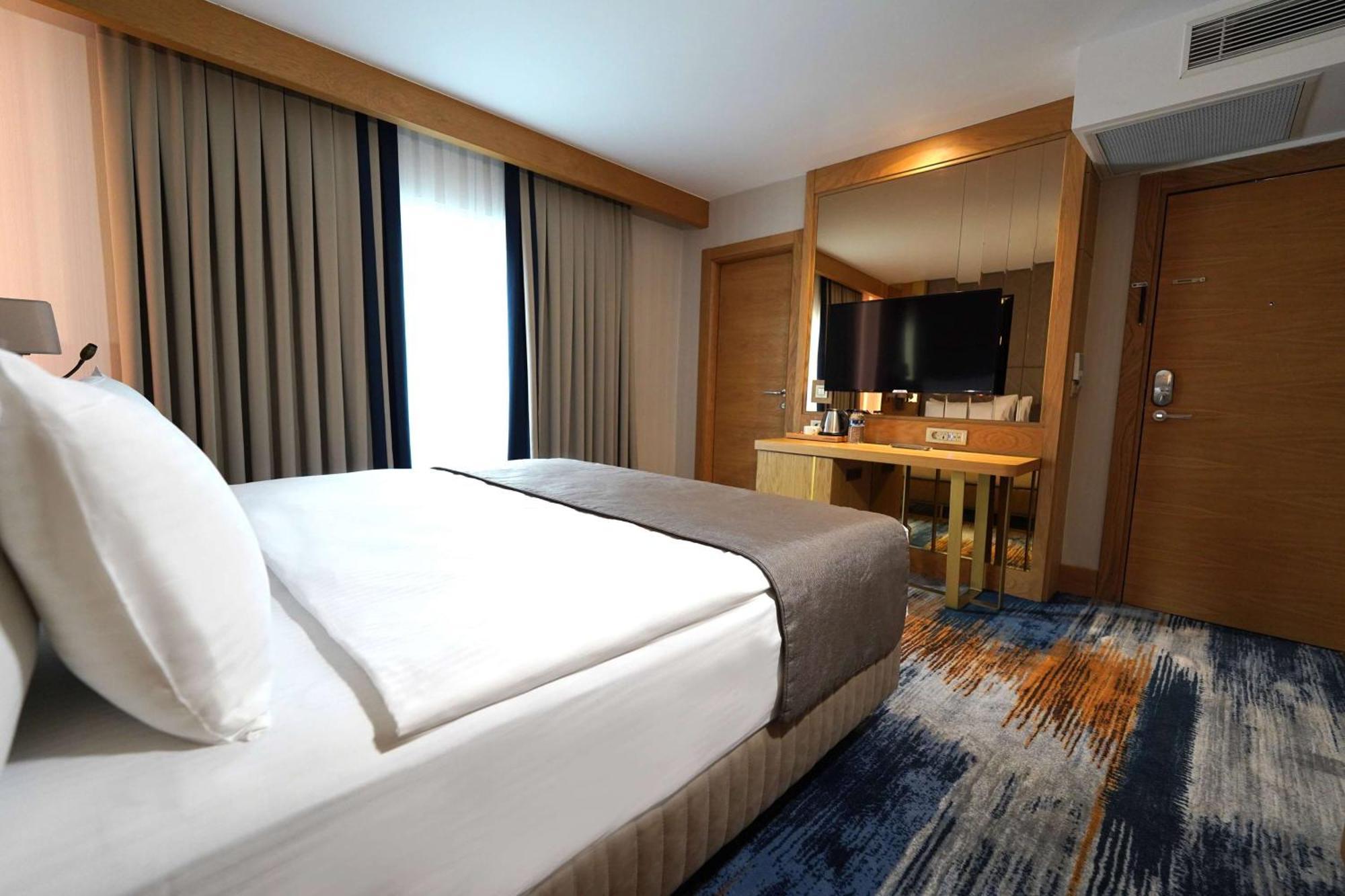 Days Inn By Wyndham Istanbul Bomonti Zewnętrze zdjęcie