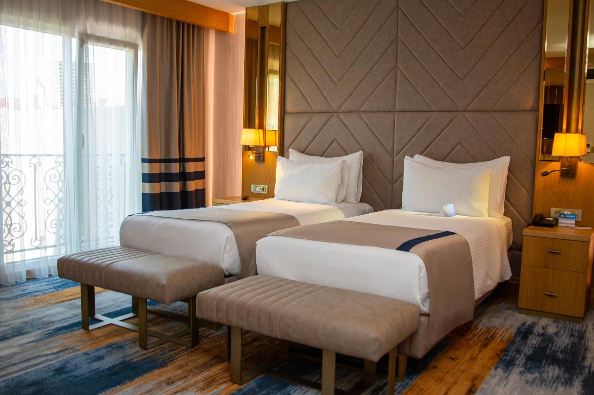 Days Inn By Wyndham Istanbul Bomonti Zewnętrze zdjęcie